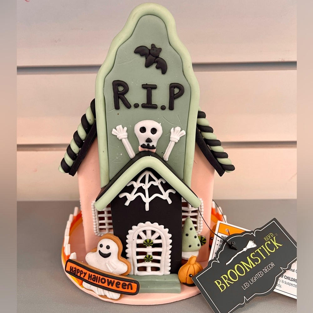 Halloween Pink Ghost 🩷👻 Light Up Gingerbread Candy Corn Haunted House NWT
